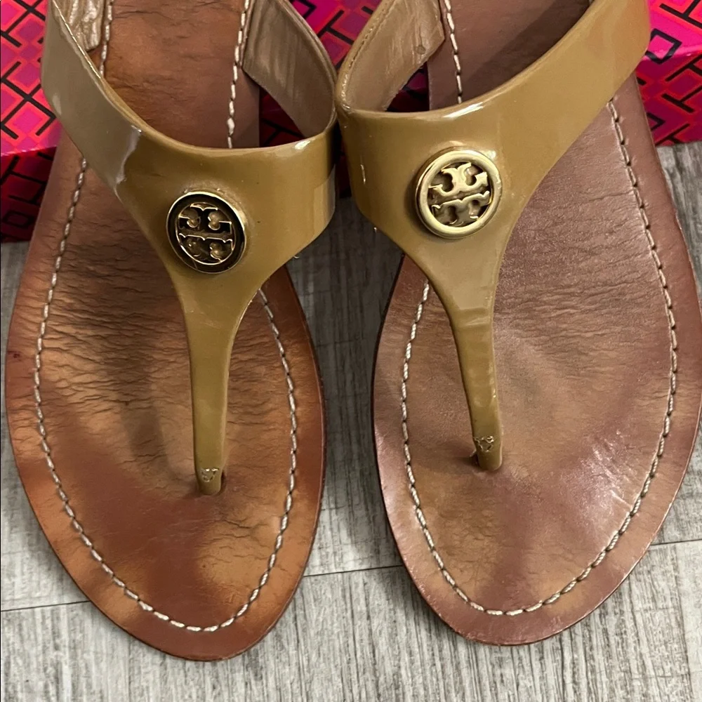 Tory Burch Tan Patent Miller Thong Sandals - Picture 4 of 11